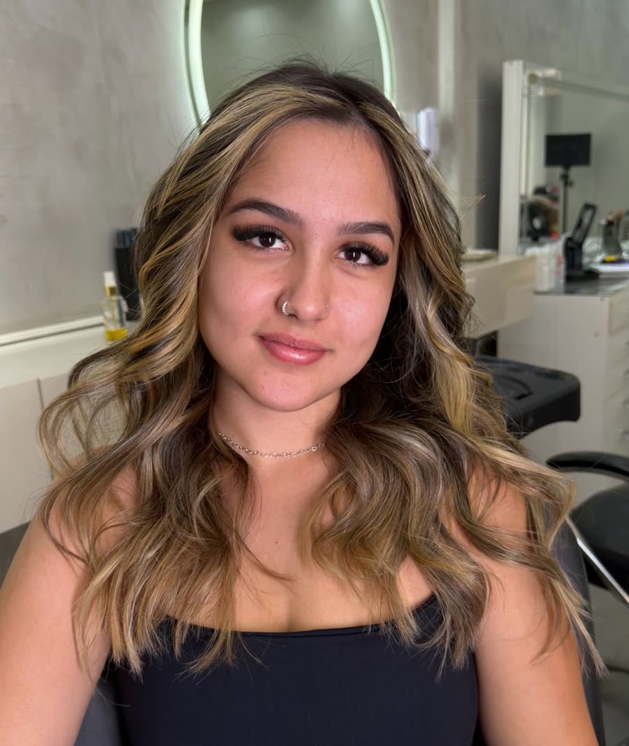 Cliente com cabelo iluminado