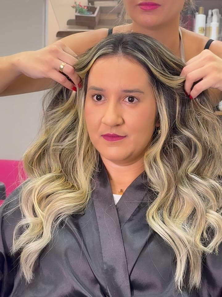 Cliente com loiro iluminado