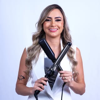 Ana Laura, cabeleireira especialista em loiros